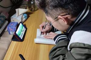 兽医科技学院组织收看《榜样5》