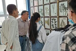 武威生物制药技术学校刘华锋老师带队参观兽医实训中心
