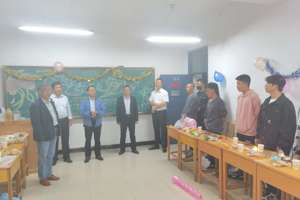 “中秋送温暖 关怀暖人心”——我院领导老师深入教室看望学生